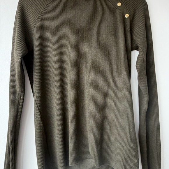 Green dark Olive Ribbed Sweater with Gold Button Accents Holidays, Christmas - Picture 8 of 10
